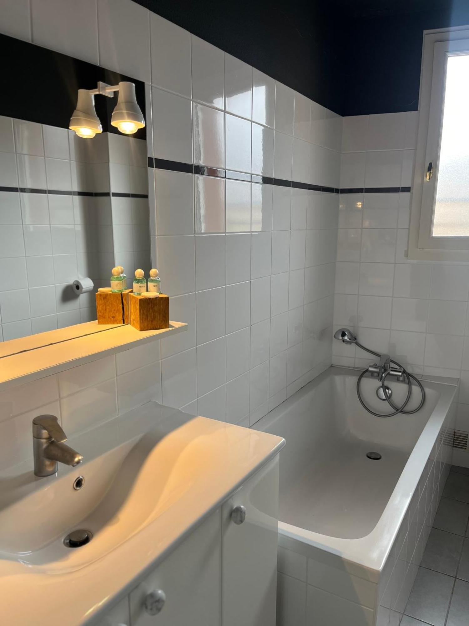Le Temeraire Hotel 沙罗勒 外观 照片
