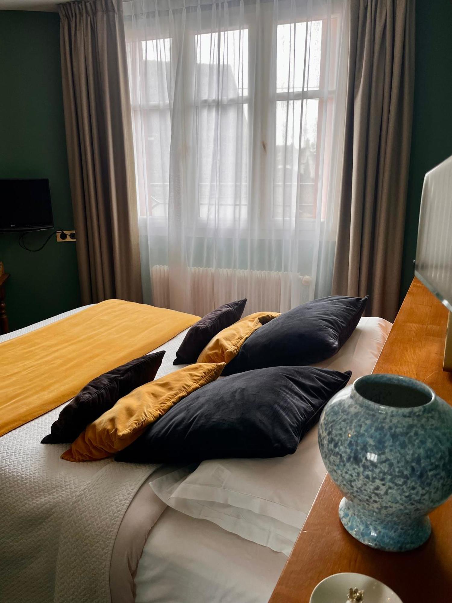 Le Temeraire Hotel 沙罗勒 外观 照片