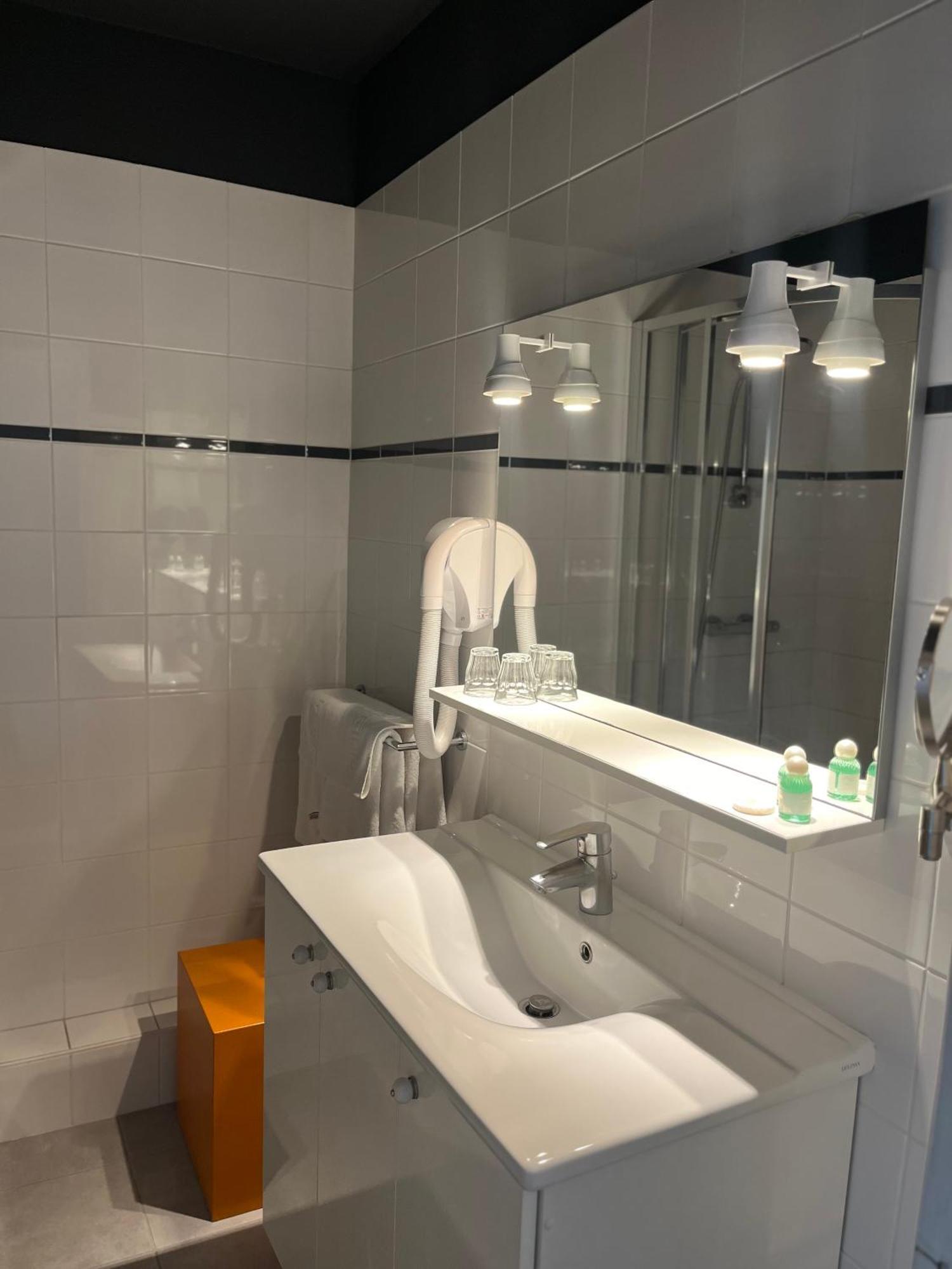 Le Temeraire Hotel 沙罗勒 外观 照片